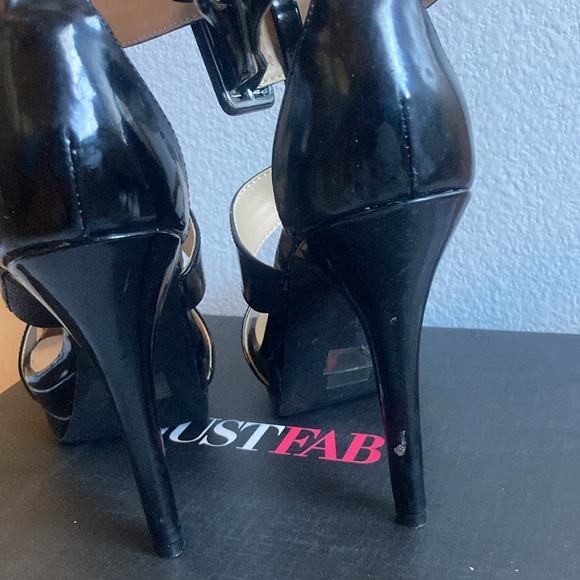 JustFab Jacinta platform heels in Black - Picture 4 of 11